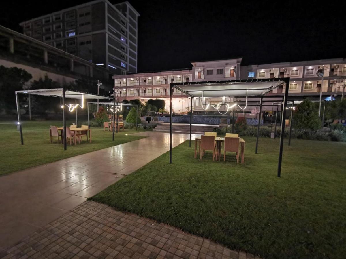 Naka Hotel Kupang Exterior foto