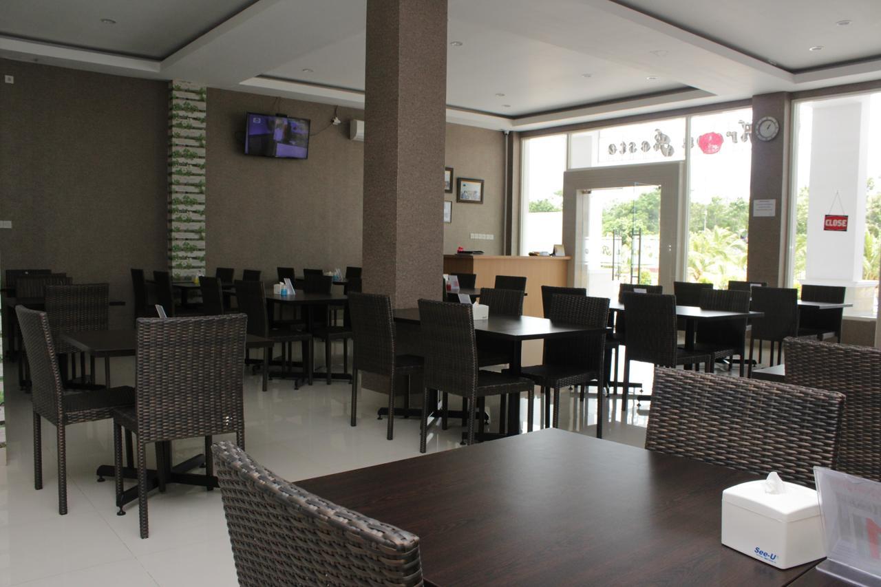 Naka Hotel Kupang Exterior foto